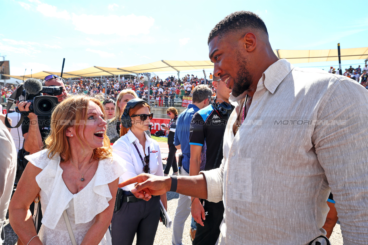 GP STATI UNITI, (L to R): Geri Horner (GBR) Singer with Anthony Joshua (GBR) Boxer e Otro Capital Alpine F1 Team Investor on the grid.

22.10.2023. Formula 1 World Championship, Rd 19, United States Grand Prix, Austin, Texas, USA, Gara Day.

 - www.xpbimages.com, EMail: requests@xpbimages.com © Copyright: Coates / XPB Images