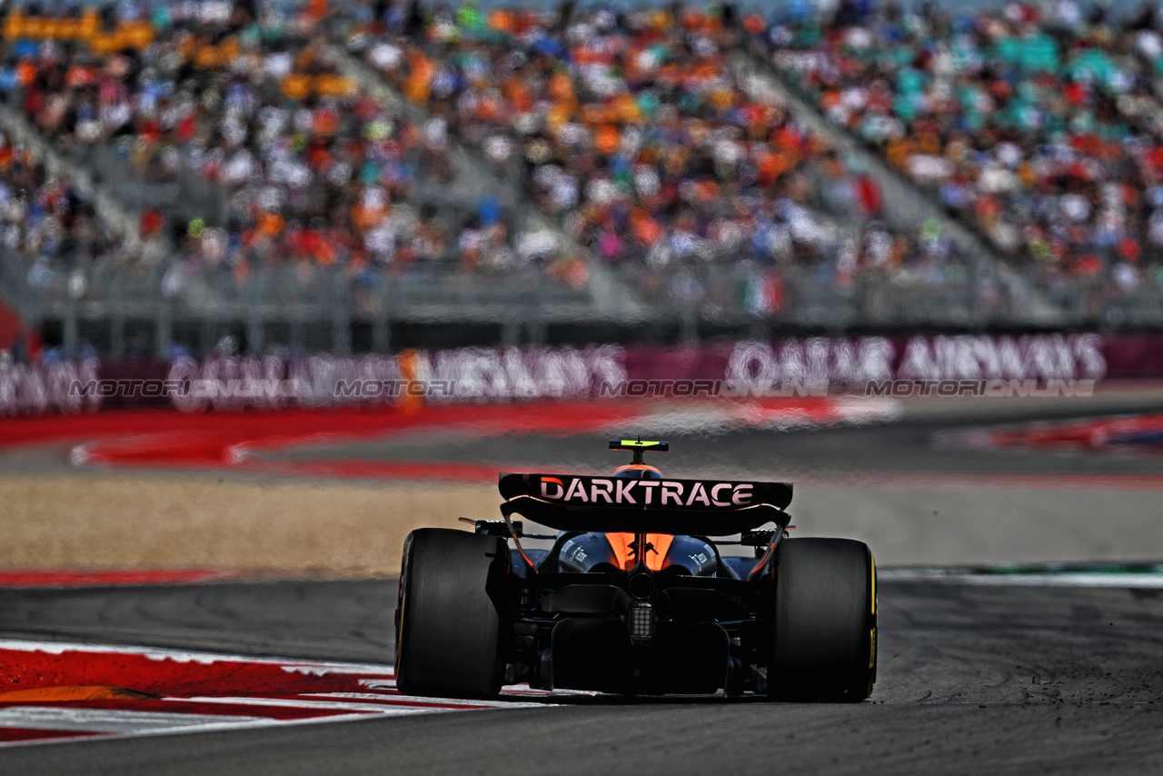 GP STATI UNITI, Lando Norris (GBR) McLaren MCL60.

22.10.2023. Formula 1 World Championship, Rd 19, United States Grand Prix, Austin, Texas, USA, Gara Day.

- www.xpbimages.com, EMail: requests@xpbimages.com © Copyright: Price / XPB Images