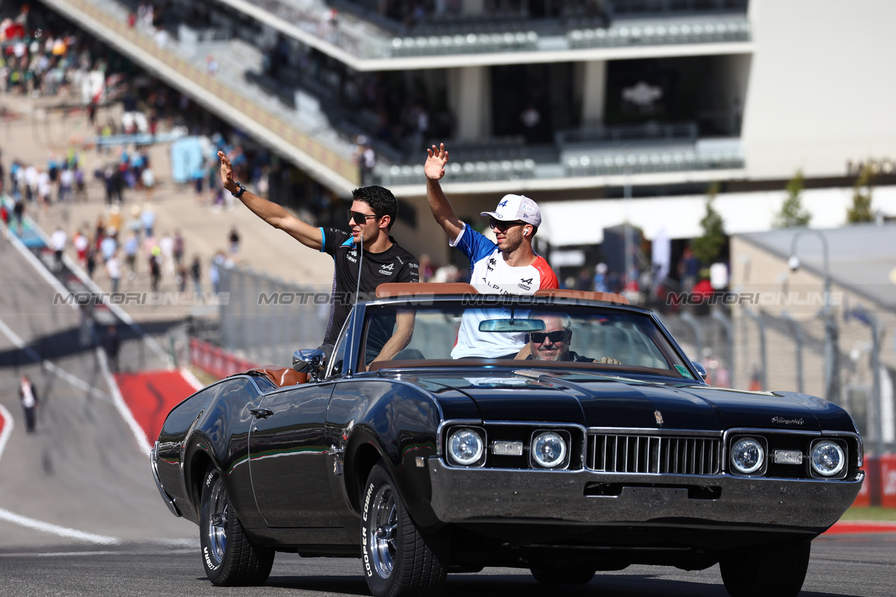 GP STATI UNITI, (L to R): Esteban Ocon (FRA) Alpine F1 Team e Pierre Gasly (FRA) Alpine F1 Team on the drivers' parade.

22.10.2023. Formula 1 World Championship, Rd 19, United States Grand Prix, Austin, Texas, USA, Gara Day.

 - www.xpbimages.com, EMail: requests@xpbimages.com © Copyright: Coates / XPB Images