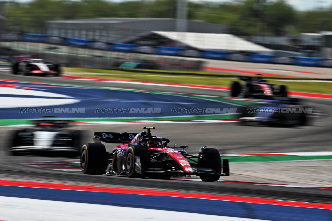 GP STATI UNITI, Zhou Guanyu (CHN) Alfa Romeo F1 Team C43.

22.10.2023. Formula 1 World Championship, Rd 19, United States Grand Prix, Austin, Texas, USA, Gara Day.

- www.xpbimages.com, EMail: requests@xpbimages.com © Copyright: Price / XPB Images