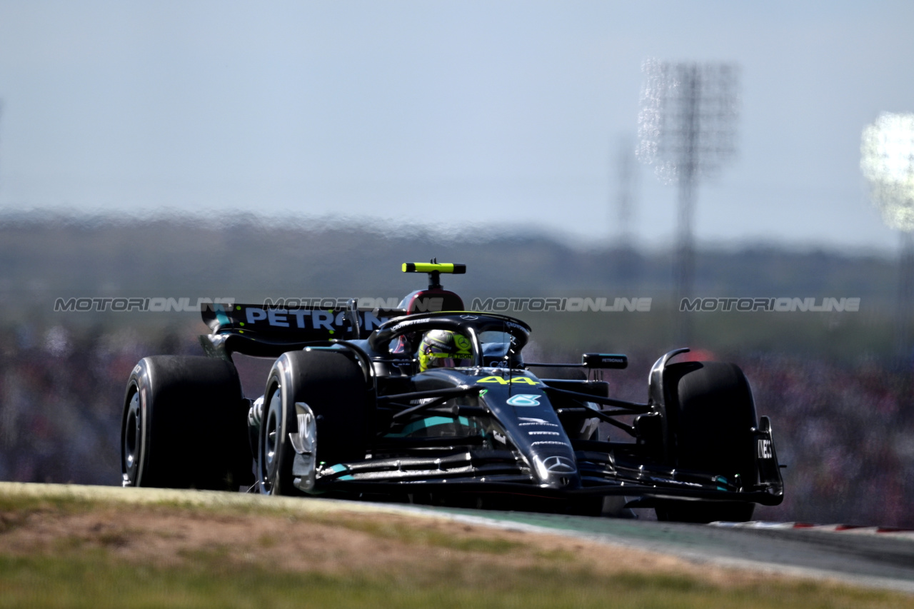 GP STATI UNITI, Lewis Hamilton (GBR) Mercedes AMG F1 W14.

22.10.2023. Formula 1 World Championship, Rd 19, United States Grand Prix, Austin, Texas, USA, Gara Day.

- www.xpbimages.com, EMail: requests@xpbimages.com © Copyright: Price / XPB Images