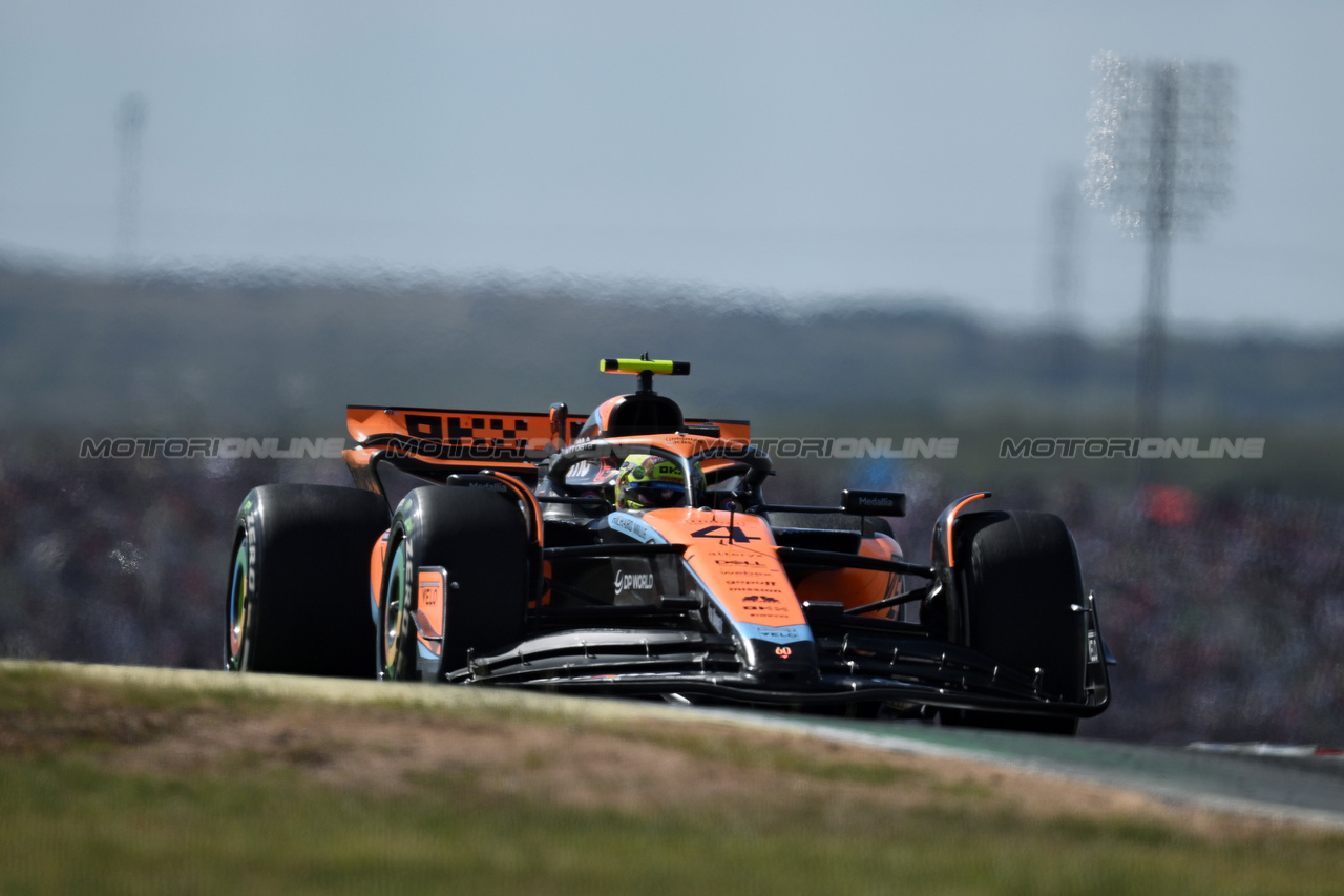 GP STATI UNITI, Lando Norris (GBR) McLaren MCL60.

22.10.2023. Formula 1 World Championship, Rd 19, United States Grand Prix, Austin, Texas, USA, Gara Day.

- www.xpbimages.com, EMail: requests@xpbimages.com © Copyright: Price / XPB Images