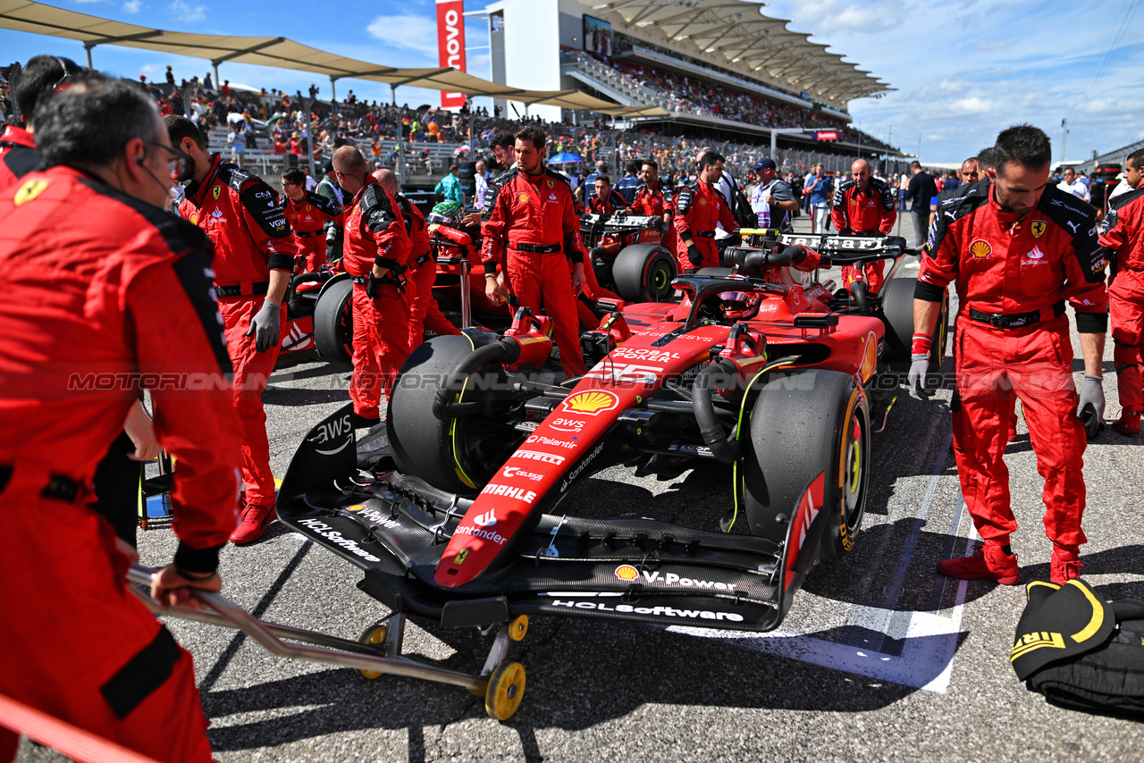 GP STATI UNITI, Carlos Sainz Jr (ESP) Ferrari SF-23 on the grid.

22.10.2023. Formula 1 World Championship, Rd 19, United States Grand Prix, Austin, Texas, USA, Gara Day.

- www.xpbimages.com, EMail: requests@xpbimages.com © Copyright: Price / XPB Images