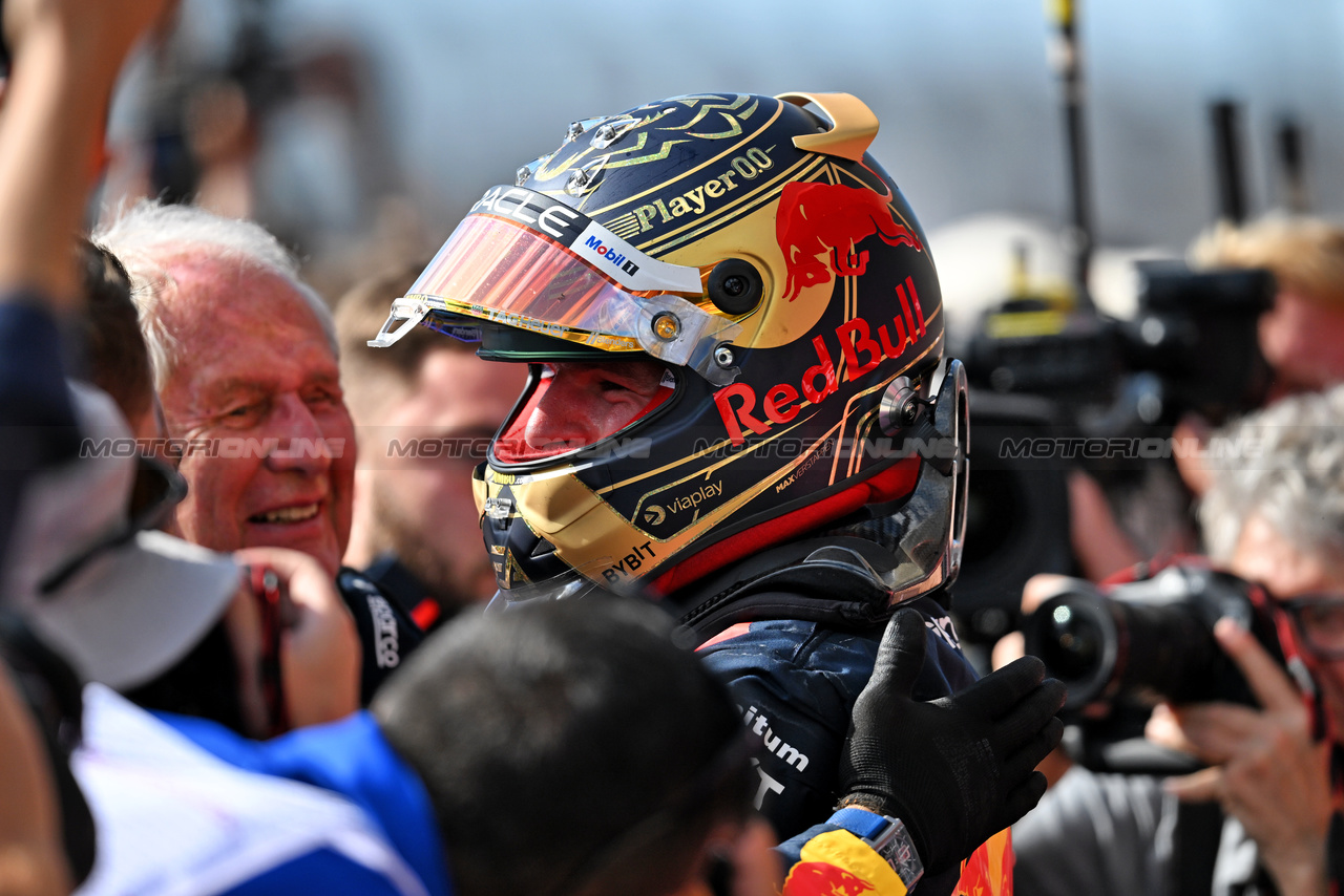 GP STATI UNITI, Gara winner Max Verstappen (NLD) Red Bull Racing celebrates with Dr Helmut Marko (AUT) Red Bull Motorsport Consultant in parc ferme.

22.10.2023. Formula 1 World Championship, Rd 19, United States Grand Prix, Austin, Texas, USA, Gara Day.

- www.xpbimages.com, EMail: requests@xpbimages.com © Copyright: Price / XPB Images