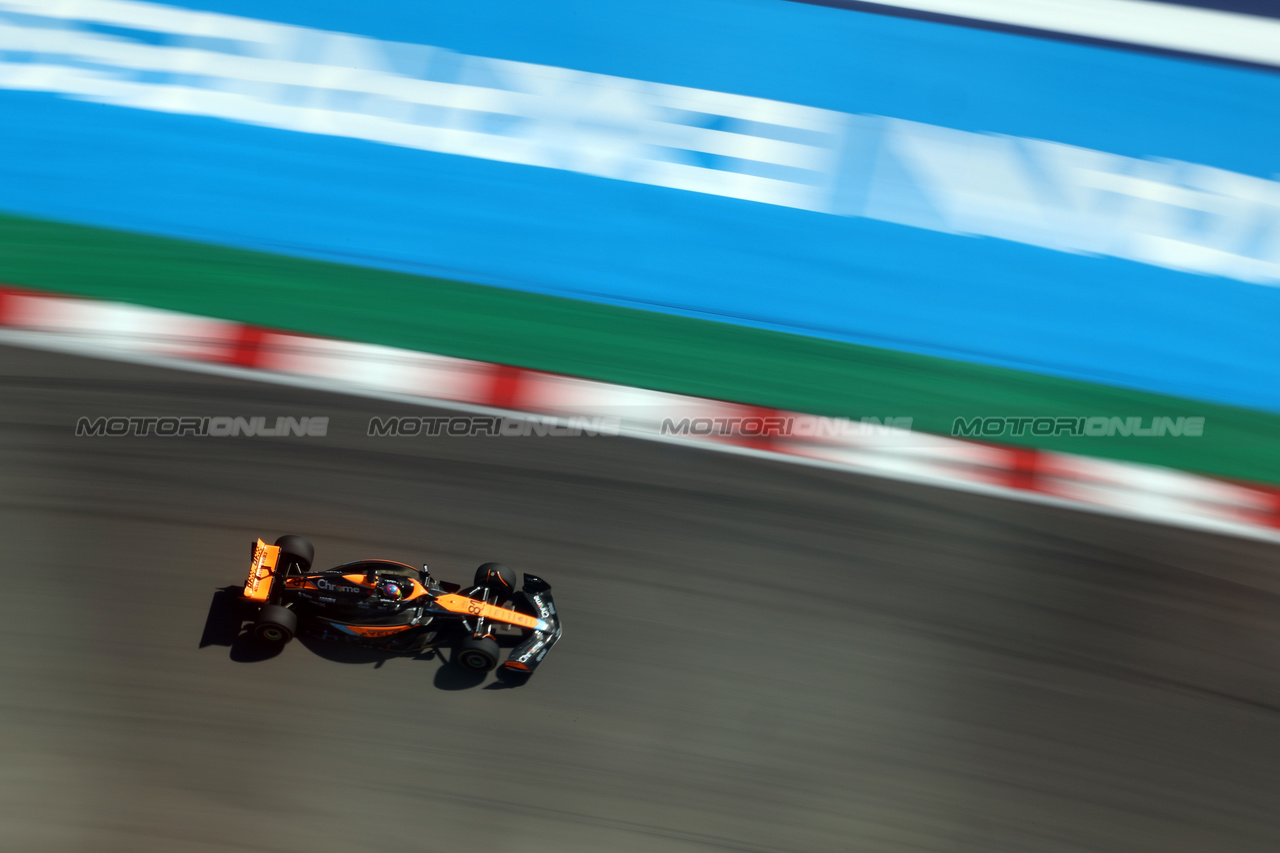 GP STATI UNITI, Oscar Piastri (AUS) McLaren MCL60.

22.10.2023. Formula 1 World Championship, Rd 19, United States Grand Prix, Austin, Texas, USA, Gara Day.

 - www.xpbimages.com, EMail: requests@xpbimages.com © Copyright: Rew / XPB Images