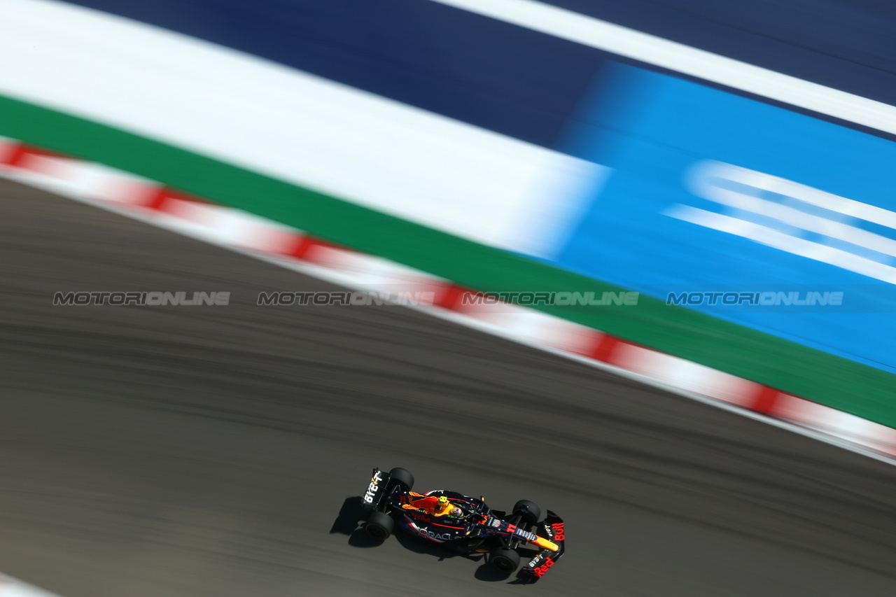 GP STATI UNITI, Sergio Perez (MEX) Red Bull Racing RB19.

22.10.2023. Formula 1 World Championship, Rd 19, United States Grand Prix, Austin, Texas, USA, Gara Day.

 - www.xpbimages.com, EMail: requests@xpbimages.com © Copyright: Rew / XPB Images
