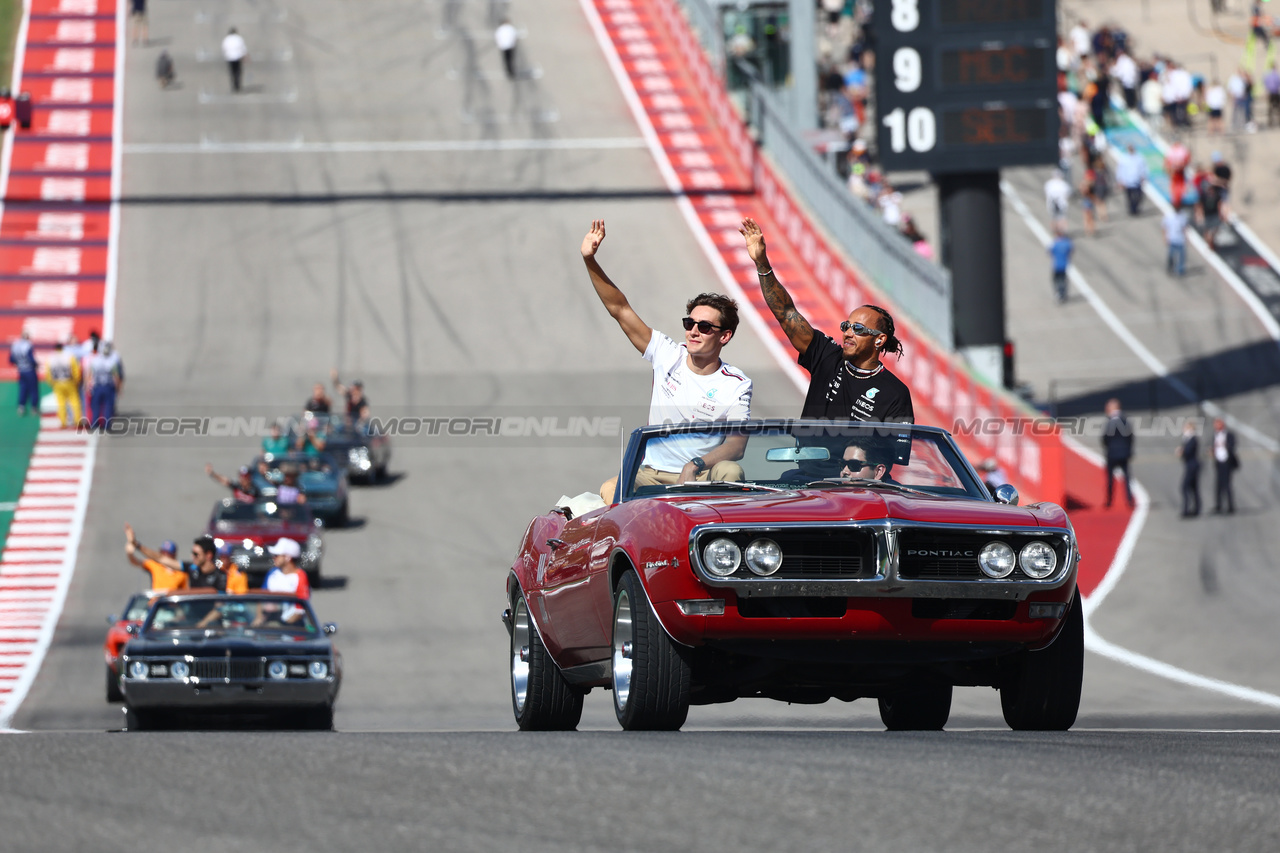 GP STATI UNITI, (L to R): George Russell (GBR) Mercedes AMG F1 e Lewis Hamilton (GBR) Mercedes AMG F1 on the drivers' parade.

22.10.2023. Formula 1 World Championship, Rd 19, United States Grand Prix, Austin, Texas, USA, Gara Day.

 - www.xpbimages.com, EMail: requests@xpbimages.com © Copyright: Coates / XPB Images