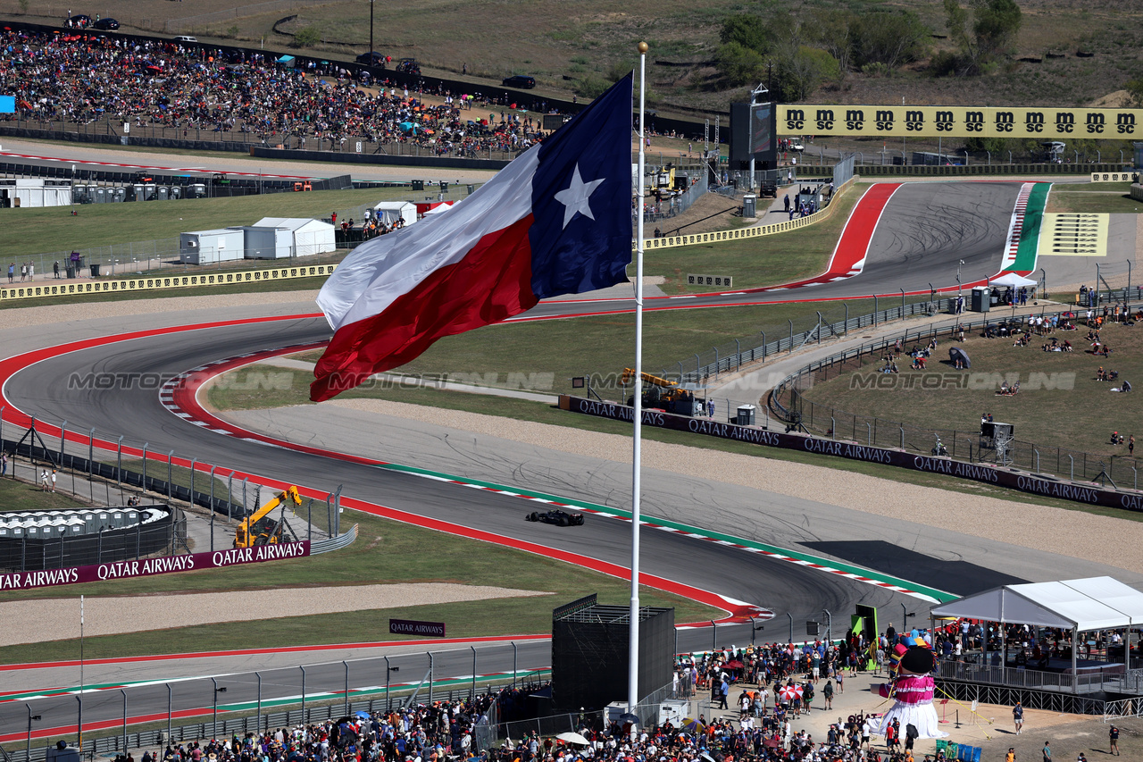 GP STATI UNITI, Lewis Hamilton (GBR) Mercedes AMG F1 W14.

22.10.2023. Formula 1 World Championship, Rd 19, United States Grand Prix, Austin, Texas, USA, Gara Day.

 - www.xpbimages.com, EMail: requests@xpbimages.com © Copyright: Rew / XPB Images