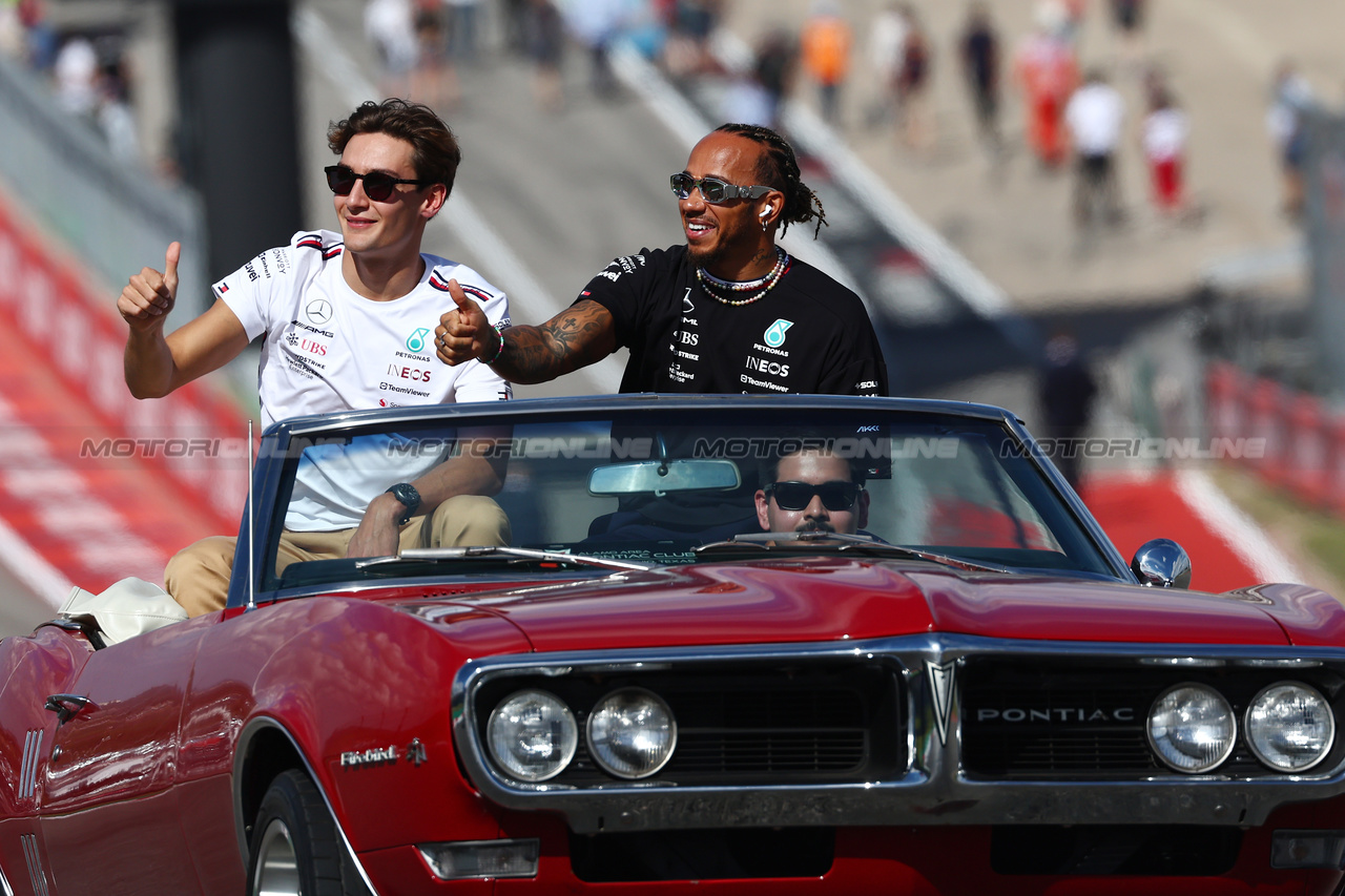 GP STATI UNITI, (L to R): George Russell (GBR) Mercedes AMG F1 e Lewis Hamilton (GBR) Mercedes AMG F1 on the drivers' parade.

22.10.2023. Formula 1 World Championship, Rd 19, United States Grand Prix, Austin, Texas, USA, Gara Day.

 - www.xpbimages.com, EMail: requests@xpbimages.com © Copyright: Coates / XPB Images