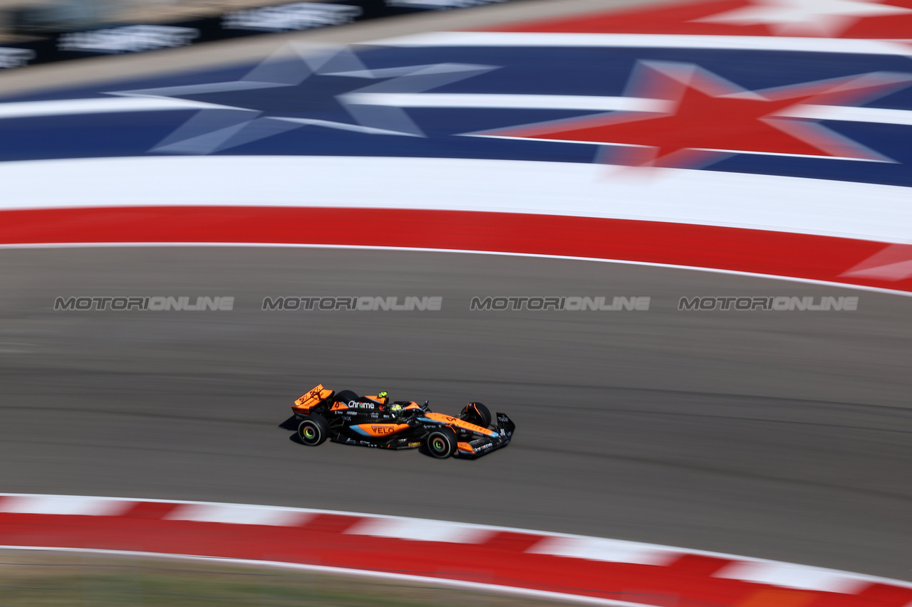 GP STATI UNITI, Lando Norris (GBR) McLaren MCL60.

22.10.2023. Formula 1 World Championship, Rd 19, United States Grand Prix, Austin, Texas, USA, Gara Day.

 - www.xpbimages.com, EMail: requests@xpbimages.com © Copyright: Rew / XPB Images