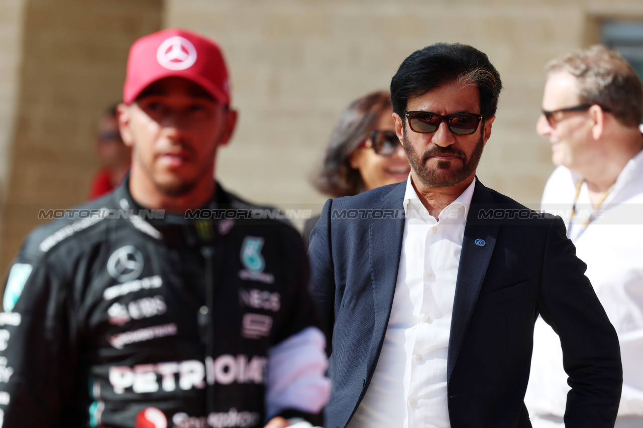 GP STATI UNITI, Mohammed Bin Sulayem (UAE) FIA President e Lewis Hamilton (GBR) Mercedes AMG F1 in parc ferme.

22.10.2023. Formula 1 World Championship, Rd 19, United States Grand Prix, Austin, Texas, USA, Gara Day.

 - www.xpbimages.com, EMail: requests@xpbimages.com © Copyright: Rew / XPB Images