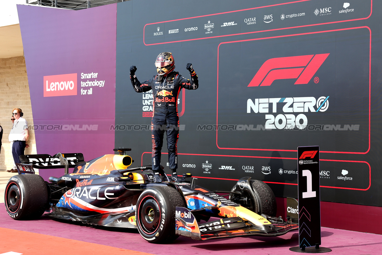 GP STATI UNITI, Gara winner Max Verstappen (NLD) Red Bull Racing RB19 celebrates in parc ferme.

22.10.2023. Formula 1 World Championship, Rd 19, United States Grand Prix, Austin, Texas, USA, Gara Day.

 - www.xpbimages.com, EMail: requests@xpbimages.com © Copyright: Rew / XPB Images