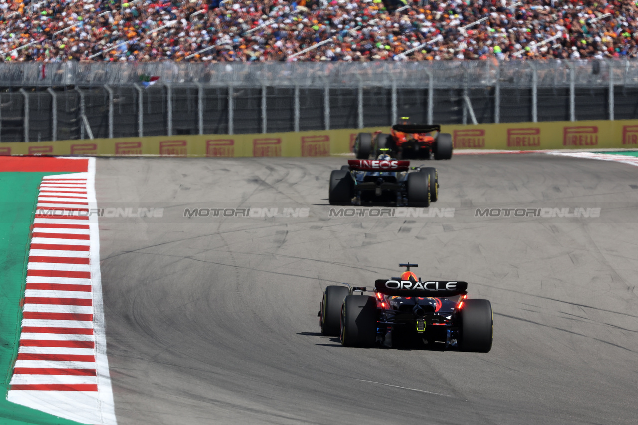 GP STATI UNITI, Max Verstappen (NLD) Red Bull Racing RB19.

22.10.2023. Formula 1 World Championship, Rd 19, United States Grand Prix, Austin, Texas, USA, Gara Day.

- www.xpbimages.com, EMail: requests@xpbimages.com © Copyright: Bearne / XPB Images