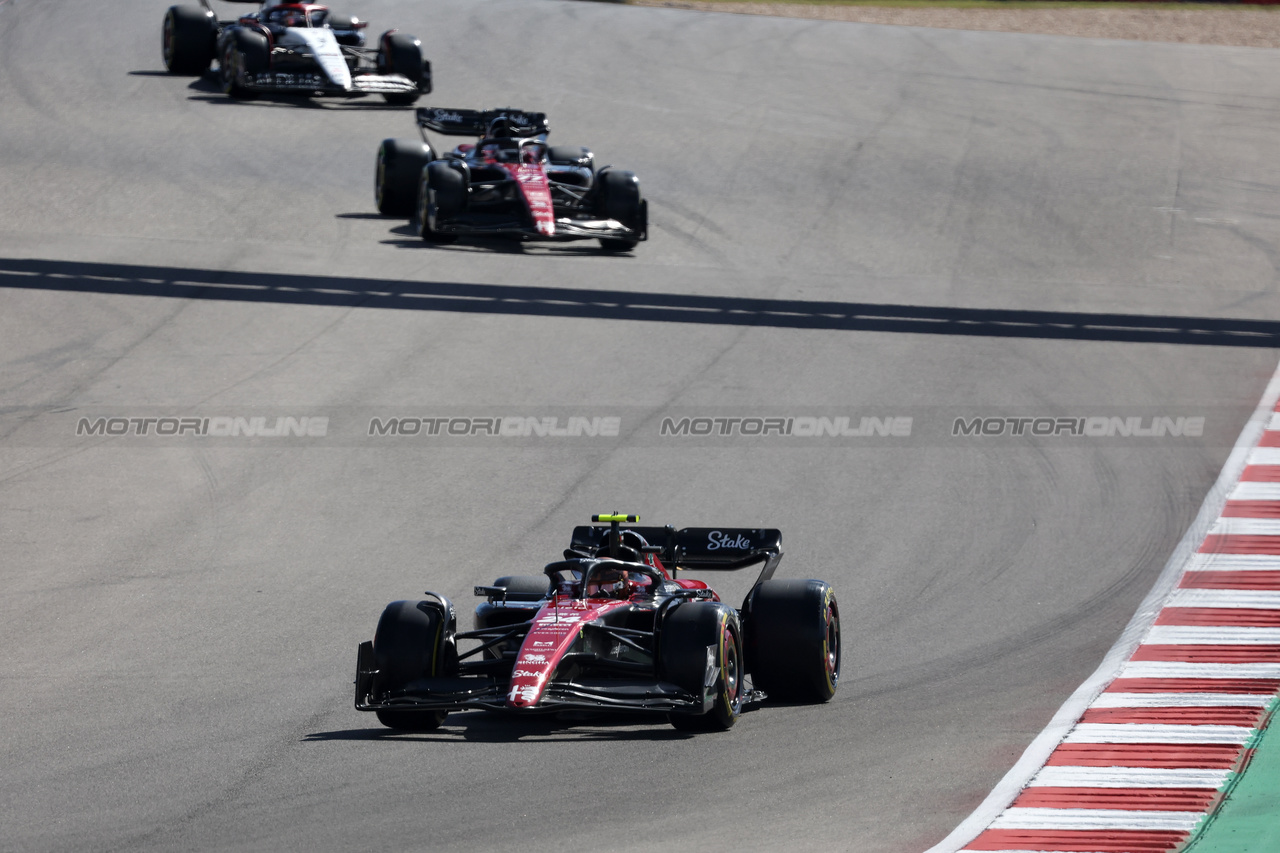 GP STATI UNITI, Zhou Guanyu (CHN) Alfa Romeo F1 Team C43.

22.10.2023. Formula 1 World Championship, Rd 19, United States Grand Prix, Austin, Texas, USA, Gara Day.

- www.xpbimages.com, EMail: requests@xpbimages.com © Copyright: Bearne / XPB Images