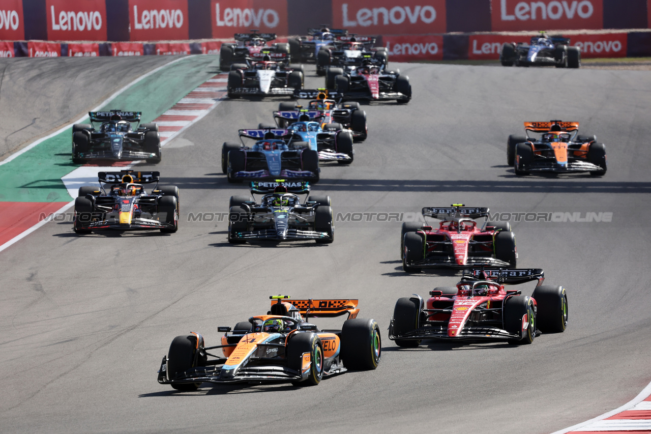 GP STATI UNITI, Lando Norris (GBR) McLaren MCL60 davanti a at the partenza of the race.

22.10.2023. Formula 1 World Championship, Rd 19, United States Grand Prix, Austin, Texas, USA, Gara Day.

- www.xpbimages.com, EMail: requests@xpbimages.com © Copyright: Bearne / XPB Images