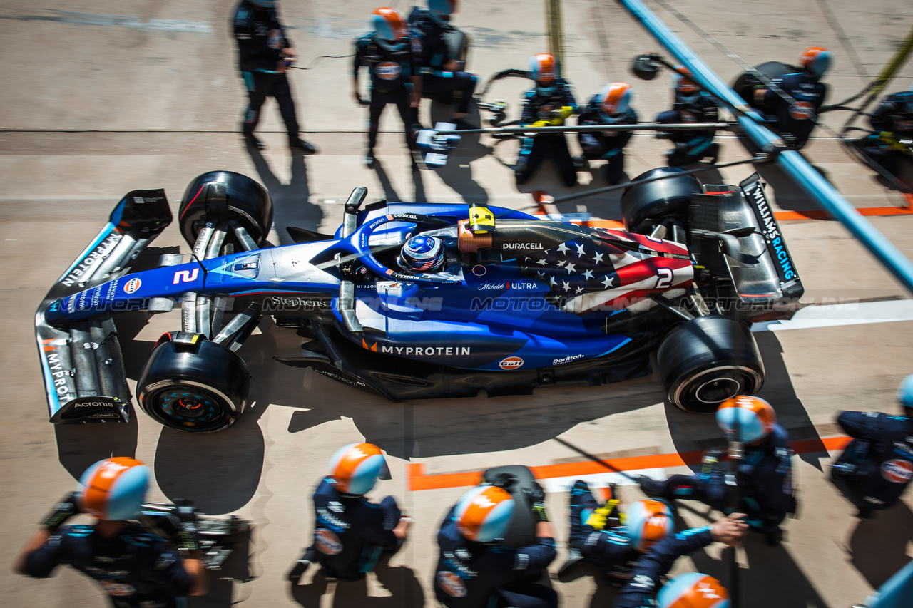 GP STATI UNITI, Logan Sargeant (USA) Williams Racing FW45 makes a pit stop.

22.10.2023. Formula 1 World Championship, Rd 19, United States Grand Prix, Austin, Texas, USA, Gara Day.

- www.xpbimages.com, EMail: requests@xpbimages.com © Copyright: Bearne / XPB Images