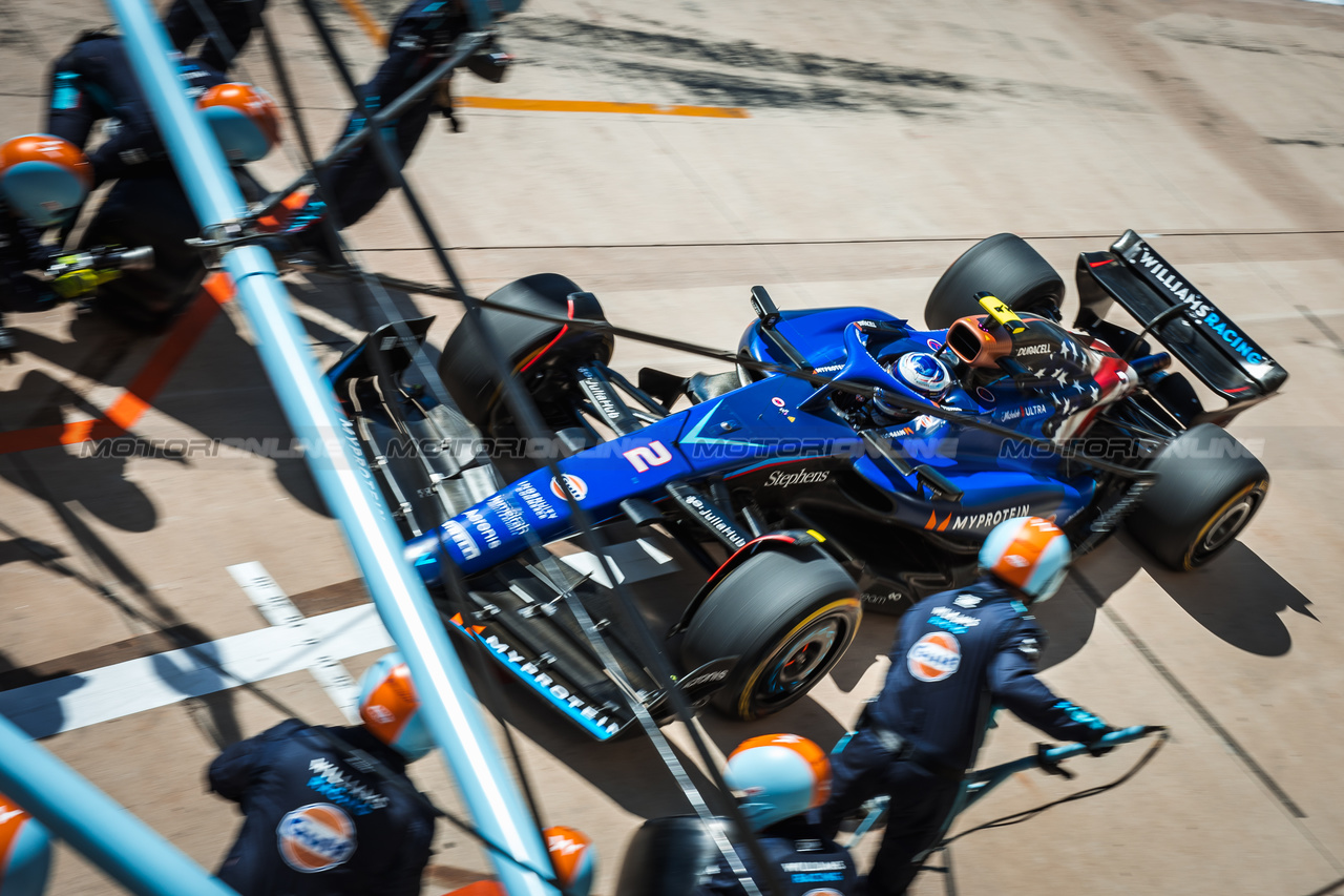 GP STATI UNITI, Logan Sargeant (USA) Williams Racing FW45 makes a pit stop.

22.10.2023. Formula 1 World Championship, Rd 19, United States Grand Prix, Austin, Texas, USA, Gara Day.

- www.xpbimages.com, EMail: requests@xpbimages.com © Copyright: Bearne / XPB Images