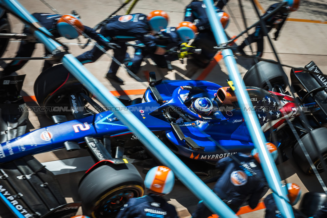 GP STATI UNITI, Logan Sargeant (USA) Williams Racing FW45 makes a pit stop.

22.10.2023. Formula 1 World Championship, Rd 19, United States Grand Prix, Austin, Texas, USA, Gara Day.

- www.xpbimages.com, EMail: requests@xpbimages.com © Copyright: Bearne / XPB Images