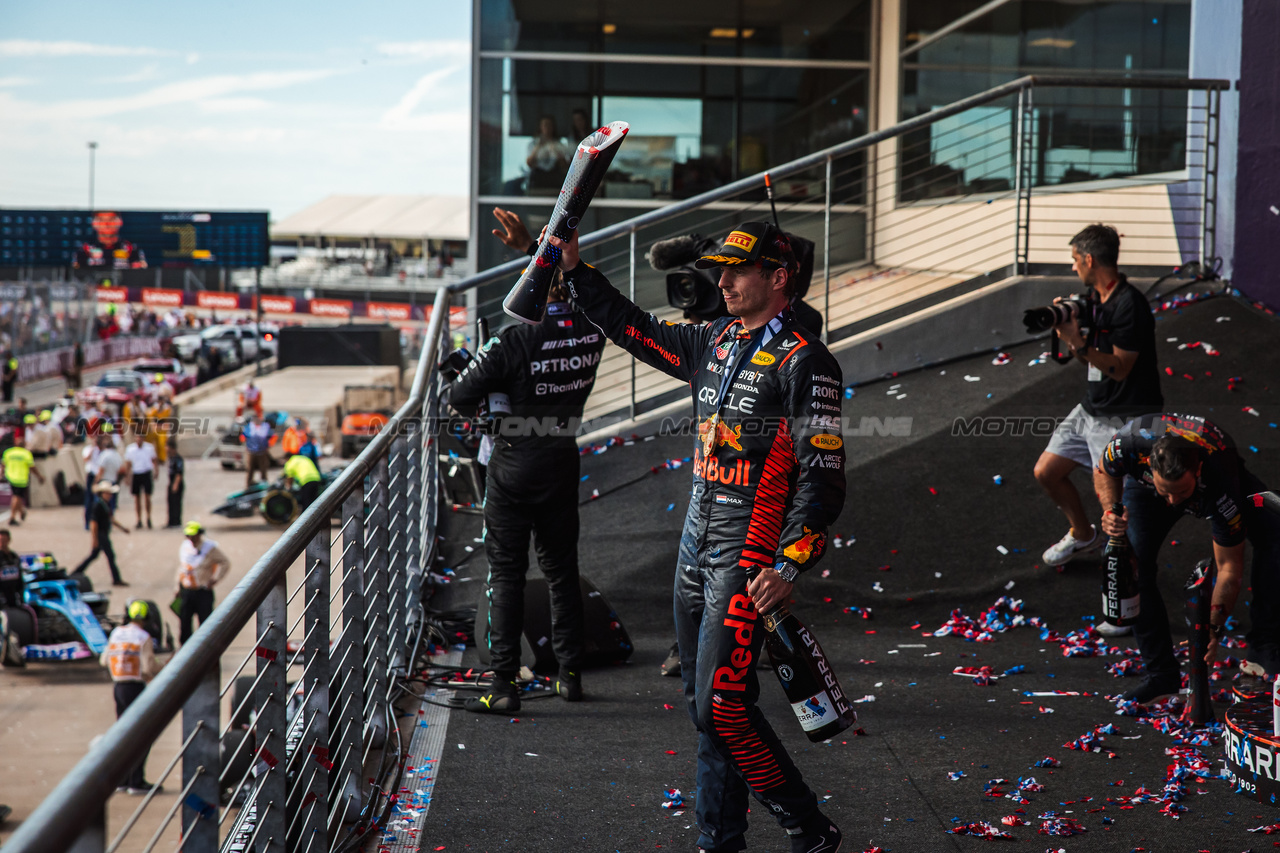 GP STATI UNITI, Gara winner Max Verstappen (NLD) Red Bull Racing celebrates on the podium.

22.10.2023. Formula 1 World Championship, Rd 19, United States Grand Prix, Austin, Texas, USA, Gara Day.

- www.xpbimages.com, EMail: requests@xpbimages.com © Copyright: Bearne / XPB Images
