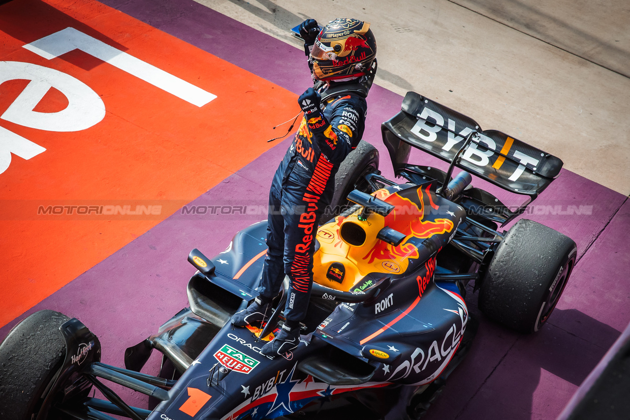 GP STATI UNITI, Gara winner Max Verstappen (NLD) Red Bull Racing RB19 celebrates in parc ferme.

22.10.2023. Formula 1 World Championship, Rd 19, United States Grand Prix, Austin, Texas, USA, Gara Day.

- www.xpbimages.com, EMail: requests@xpbimages.com © Copyright: Bearne / XPB Images
