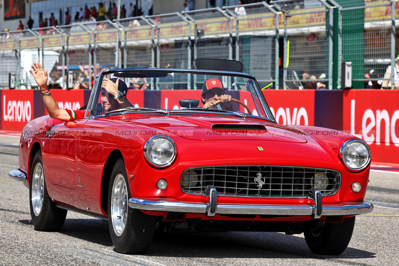 GP STATI UNITI, (L to R): Charles Leclerc (MON) Ferrari e Carlos Sainz Jr (ESP) Ferrari on the drivers' parade.

22.10.2023. Formula 1 World Championship, Rd 19, United States Grand Prix, Austin, Texas, USA, Gara Day.

- www.xpbimages.com, EMail: requests@xpbimages.com © Copyright: Batchelor / XPB Images