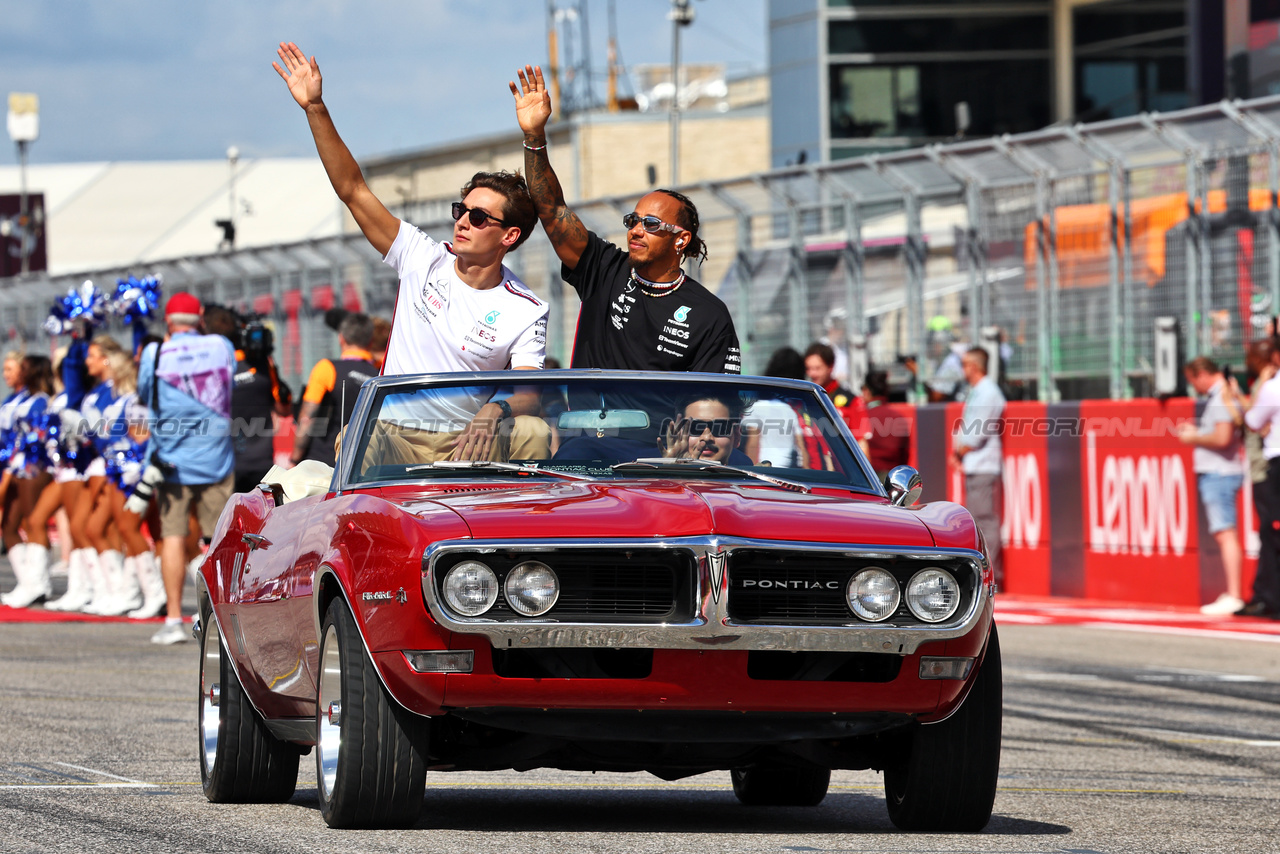 GP STATI UNITI, (L to R): George Russell (GBR) Mercedes AMG F1 e Lewis Hamilton (GBR) Mercedes AMG F1 on the drivers' parade.

22.10.2023. Formula 1 World Championship, Rd 19, United States Grand Prix, Austin, Texas, USA, Gara Day.

- www.xpbimages.com, EMail: requests@xpbimages.com © Copyright: Batchelor / XPB Images