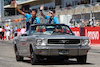 GP STATI UNITI, (L to R): Alexander Albon (THA) Williams Racing e Logan Sargeant (USA) Williams Racing on the drivers' parade.
22.10.2023. Formula 1 World Championship, Rd 19, United States Grand Prix, Austin, Texas, USA, Gara Day.
- www.xpbimages.com, EMail: requests@xpbimages.com © Copyright: Batchelor / XPB Images