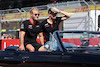 GP STATI UNITI, (L to R): Kevin Magnussen (DEN) Haas F1 Team e Nico Hulkenberg (GER) Haas F1 Team on the drivers' parade.
22.10.2023. Formula 1 World Championship, Rd 19, United States Grand Prix, Austin, Texas, USA, Gara Day.
- www.xpbimages.com, EMail: requests@xpbimages.com © Copyright: Batchelor / XPB Images