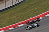 GP STATI UNITI, Yuki Tsunoda (JPN) AlphaTauri AT04 e Zhou Guanyu (CHN) Alfa Romeo F1 Team C43 battle for position.
22.10.2023. Formula 1 World Championship, Rd 19, United States Grand Prix, Austin, Texas, USA, Gara Day.
 - www.xpbimages.com, EMail: requests@xpbimages.com © Copyright: Rew / XPB Images