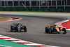 GP STATI UNITI, Lando Norris (GBR) McLaren MCL60 e Lewis Hamilton (GBR) Mercedes AMG F1 W14 battle for position.
22.10.2023. Formula 1 World Championship, Rd 19, United States Grand Prix, Austin, Texas, USA, Gara Day.
 - www.xpbimages.com, EMail: requests@xpbimages.com © Copyright: Coates / XPB Images