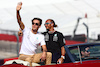 GP STATI UNITI, (L to R): George Russell (GBR) Mercedes AMG F1 e Lewis Hamilton (GBR) Mercedes AMG F1 on the drivers' parade.
22.10.2023. Formula 1 World Championship, Rd 19, United States Grand Prix, Austin, Texas, USA, Gara Day.
 - www.xpbimages.com, EMail: requests@xpbimages.com © Copyright: Coates / XPB Images