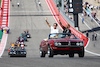 GP STATI UNITI, (L to R): George Russell (GBR) Mercedes AMG F1 e Lewis Hamilton (GBR) Mercedes AMG F1 on the drivers' parade.
22.10.2023. Formula 1 World Championship, Rd 19, United States Grand Prix, Austin, Texas, USA, Gara Day.
 - www.xpbimages.com, EMail: requests@xpbimages.com © Copyright: Coates / XPB Images