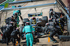 GP STATI UNITI, Lewis Hamilton (GBR) Mercedes AMG F1 W14 makes a pit stop.
22.10.2023. Formula 1 World Championship, Rd 19, United States Grand Prix, Austin, Texas, USA, Gara Day.
- www.xpbimages.com, EMail: requests@xpbimages.com © Copyright: Bearne / XPB Images