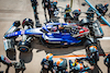 GP STATI UNITI, Alexander Albon (THA) Williams Racing FW45 makes a pit stop.
22.10.2023. Formula 1 World Championship, Rd 19, United States Grand Prix, Austin, Texas, USA, Gara Day.
- www.xpbimages.com, EMail: requests@xpbimages.com © Copyright: Bearne / XPB Images