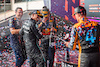 GP STATI UNITI, Lando Norris (GBR) McLaren celebrates his third position on the podium with third placed Lewis Hamilton (GBR) Mercedes AMG F1.
22.10.2023. Formula 1 World Championship, Rd 19, United States Grand Prix, Austin, Texas, USA, Gara Day.
- www.xpbimages.com, EMail: requests@xpbimages.com © Copyright: Bearne / XPB Images