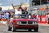 GP STATI UNITI, (L to R): George Russell (GBR) Mercedes AMG F1 e Lewis Hamilton (GBR) Mercedes AMG F1 on the drivers' parade.
22.10.2023. Formula 1 World Championship, Rd 19, United States Grand Prix, Austin, Texas, USA, Gara Day.
- www.xpbimages.com, EMail: requests@xpbimages.com © Copyright: Batchelor / XPB Images