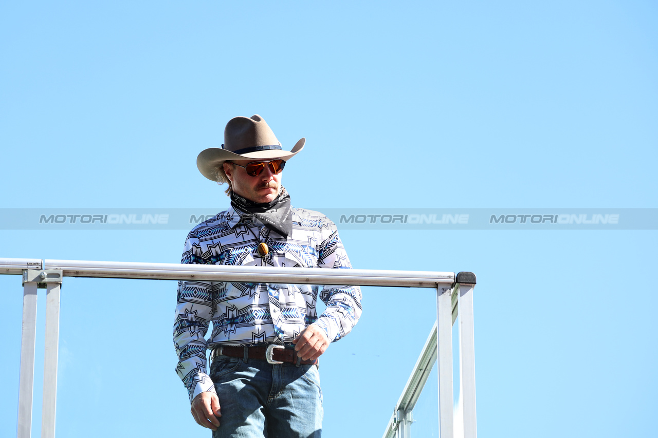 GP STATI UNITI, Valtteri Bottas (FIN) Alfa Romeo F1 Team.

19.10.2023. Formula 1 World Championship, Rd 19, United States Grand Prix, Austin, Texas, USA, Preparation Day.

 - www.xpbimages.com, EMail: requests@xpbimages.com © Copyright: Rew / XPB Images