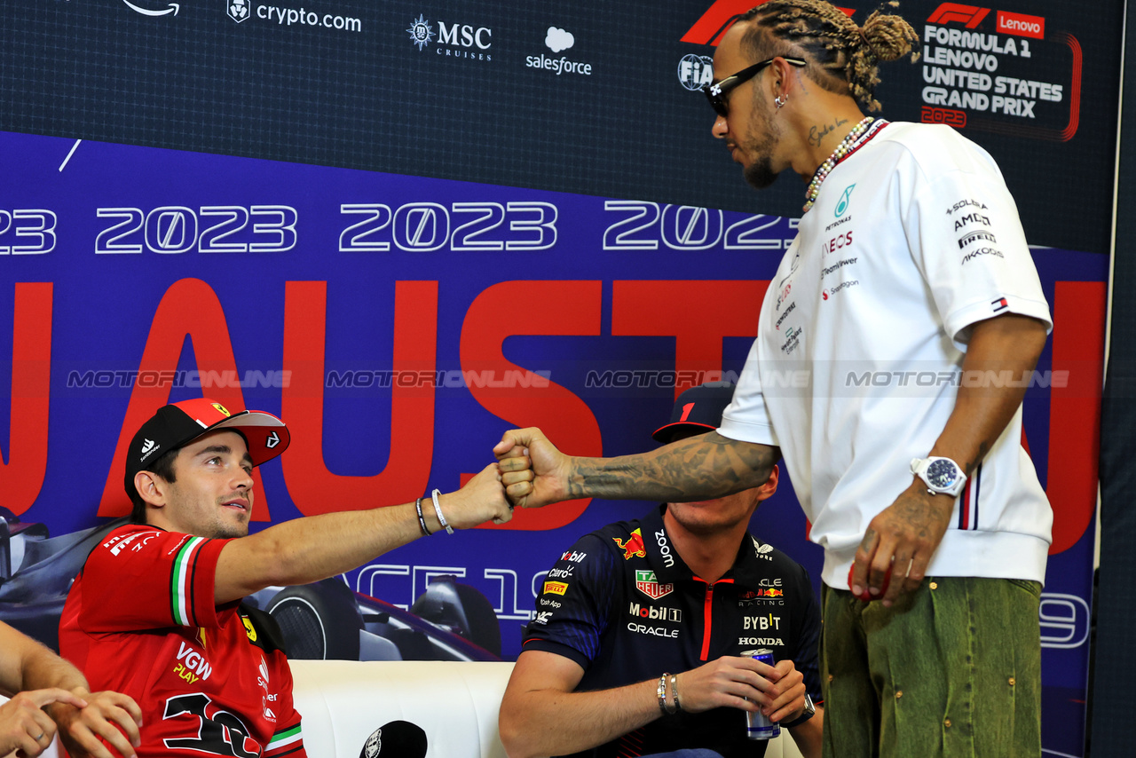 GP STATI UNITI, (L to R): Charles Leclerc (MON) Ferrari e Lewis Hamilton (GBR) Mercedes AMG F1 in the FIA Press Conference.

19.10.2023. Formula 1 World Championship, Rd 19, United States Grand Prix, Austin, Texas, USA, Preparation Day.

- www.xpbimages.com, EMail: requests@xpbimages.com © Copyright: Bearne / XPB Images