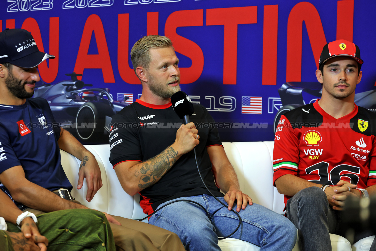 GP STATI UNITI, (L to R): Daniel Ricciardo (AUS) AlphaTauri; Kevin Magnussen (DEN) Haas F1 Team; e Charles Leclerc (MON) Ferrari, in the FIA Press Conference.

19.10.2023. Formula 1 World Championship, Rd 19, United States Grand Prix, Austin, Texas, USA, Preparation Day.

- www.xpbimages.com, EMail: requests@xpbimages.com © Copyright: Bearne / XPB Images