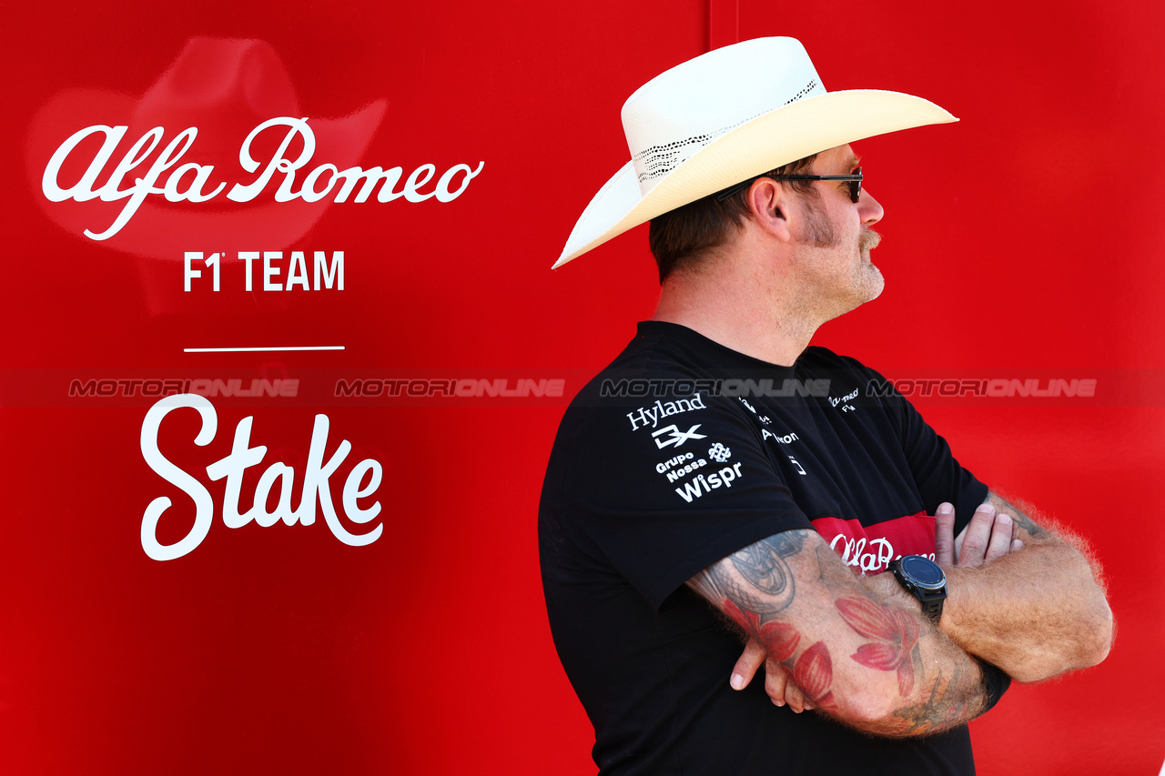 GP STATI UNITI, Paddock Atmosfera - Alfa Romeo F1 Team.

19.10.2023. Formula 1 World Championship, Rd 19, United States Grand Prix, Austin, Texas, USA, Preparation Day.

 - www.xpbimages.com, EMail: requests@xpbimages.com © Copyright: Coates / XPB Images