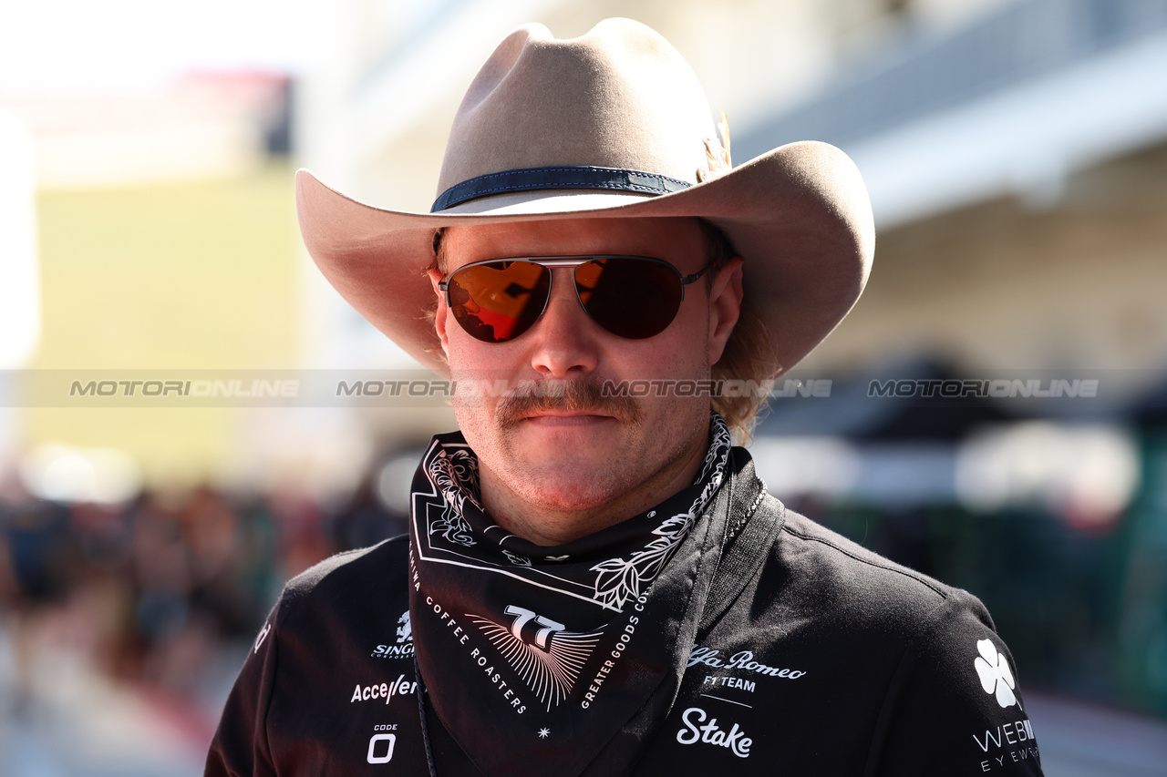 GP STATI UNITI, Valtteri Bottas (FIN) Alfa Romeo F1 Team.

19.10.2023. Formula 1 World Championship, Rd 19, United States Grand Prix, Austin, Texas, USA, Preparation Day.

 - www.xpbimages.com, EMail: requests@xpbimages.com © Copyright: Rew / XPB Images