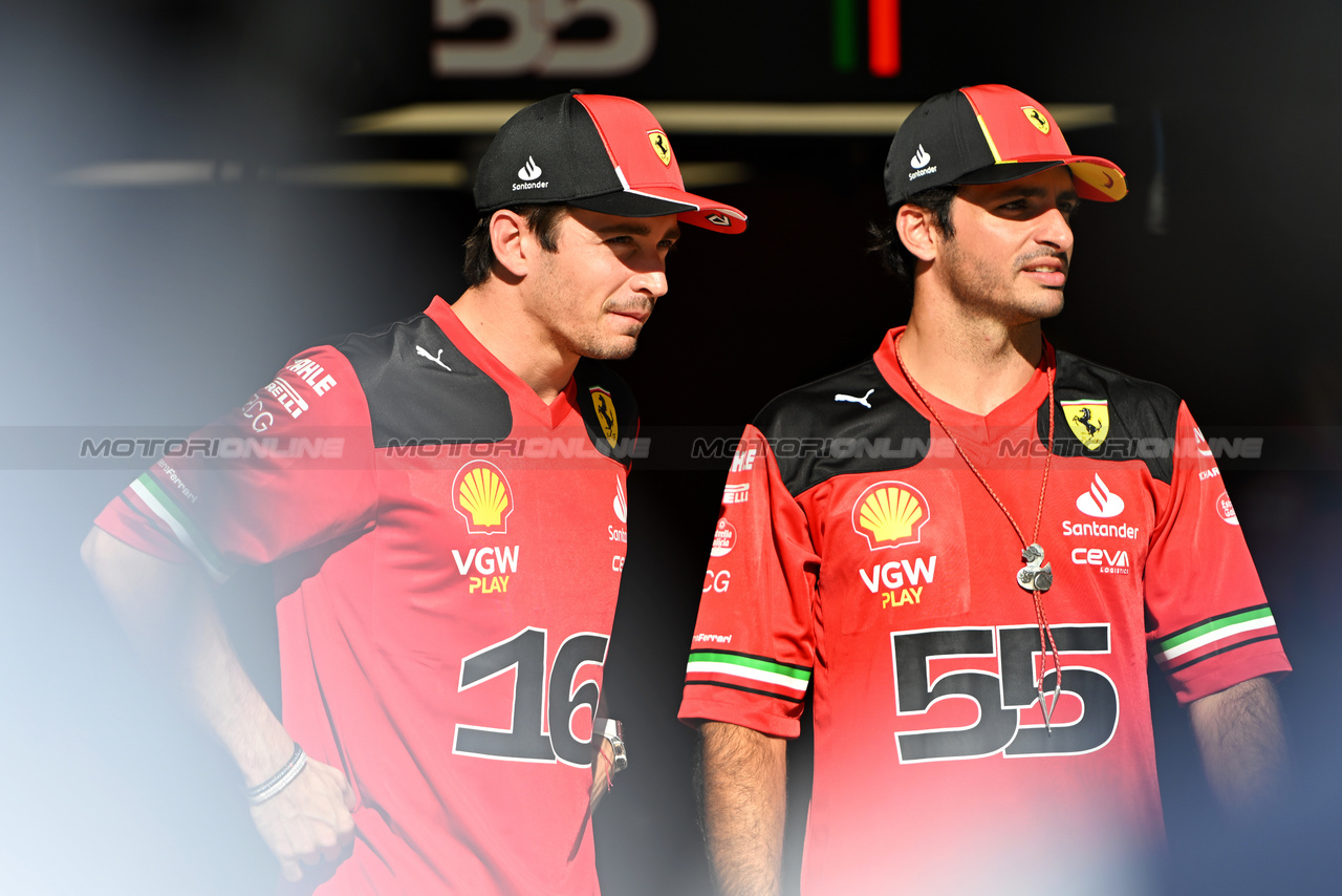 GP STATI UNITI, (L to R): Charles Leclerc (MON) Ferrari e Carlos Sainz Jr (ESP) Ferrari.

19.10.2023. Formula 1 World Championship, Rd 19, United States Grand Prix, Austin, Texas, USA, Preparation Day.

- www.xpbimages.com, EMail: requests@xpbimages.com © Copyright: Price / XPB Images