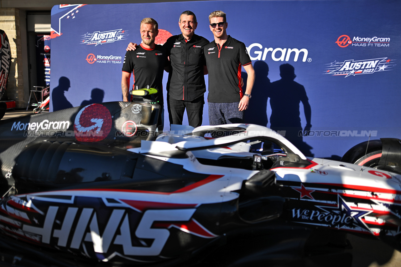 GP STATI UNITI, (L to R): Kevin Magnussen (DEN) Haas F1 Team with Guenther Steiner (ITA) Haas F1 Team Prinicipal e Nico Hulkenberg (GER) Haas F1 Team.

19.10.2023. Formula 1 World Championship, Rd 19, United States Grand Prix, Austin, Texas, USA, Preparation Day.

- www.xpbimages.com, EMail: requests@xpbimages.com © Copyright: Price / XPB Images