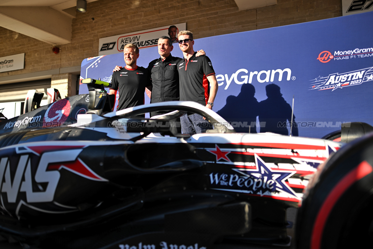 GP STATI UNITI, (L to R): Kevin Magnussen (DEN) Haas F1 Team with Guenther Steiner (ITA) Haas F1 Team Prinicipal e Nico Hulkenberg (GER) Haas F1 Team.

19.10.2023. Formula 1 World Championship, Rd 19, United States Grand Prix, Austin, Texas, USA, Preparation Day.

- www.xpbimages.com, EMail: requests@xpbimages.com © Copyright: Price / XPB Images