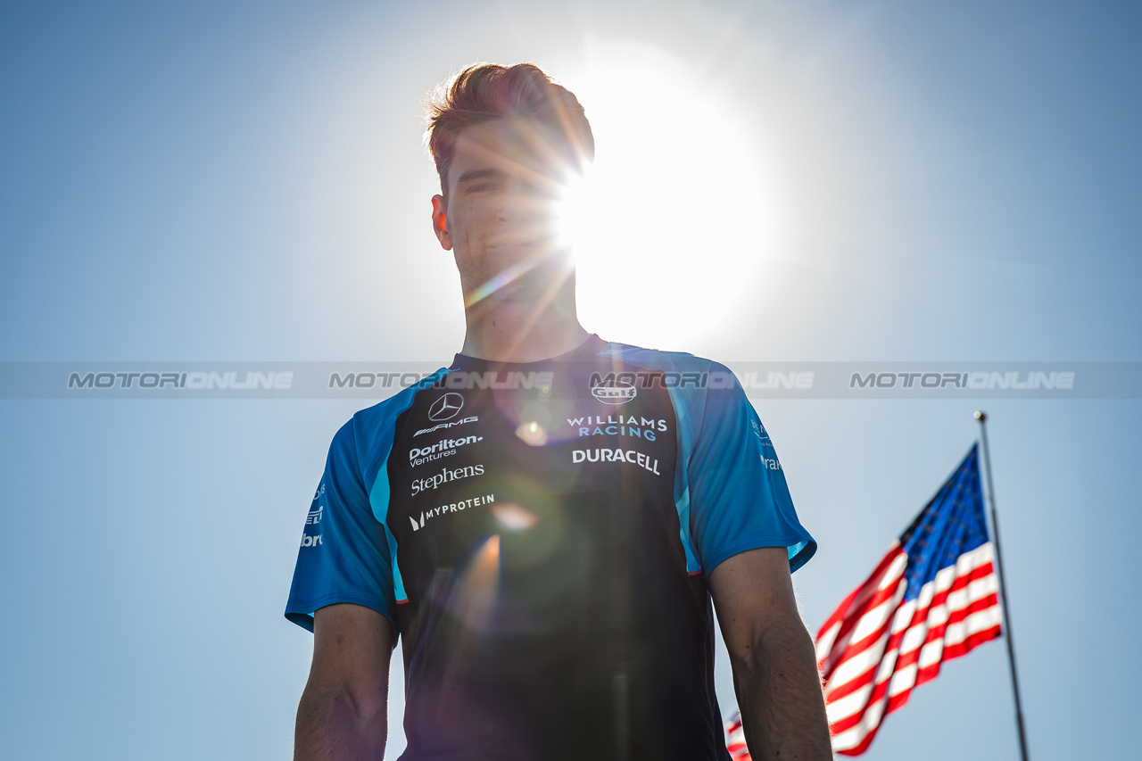 GP STATI UNITI, Logan Sargeant (USA) Williams Racing walks the circuit.

19.10.2023. Formula 1 World Championship, Rd 19, United States Grand Prix, Austin, Texas, USA, Preparation Day.

- www.xpbimages.com, EMail: requests@xpbimages.com © Copyright: Bearne / XPB Images