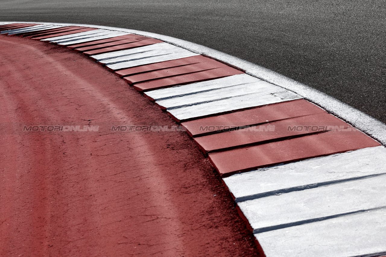 GP STATI UNITI, Circuit Atmosfera - kerb detail.

19.10.2023. Formula 1 World Championship, Rd 19, United States Grand Prix, Austin, Texas, USA, Preparation Day.

- www.xpbimages.com, EMail: requests@xpbimages.com © Copyright: Moy / XPB Images