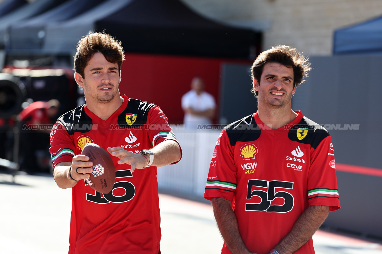 GP STATI UNITI, (L to R): Charles Leclerc (MON) Ferrari e team mate Carlos Sainz Jr (ESP) Ferrari.

19.10.2023. Formula 1 World Championship, Rd 19, United States Grand Prix, Austin, Texas, USA, Preparation Day.

- www.xpbimages.com, EMail: requests@xpbimages.com © Copyright: Moy / XPB Images