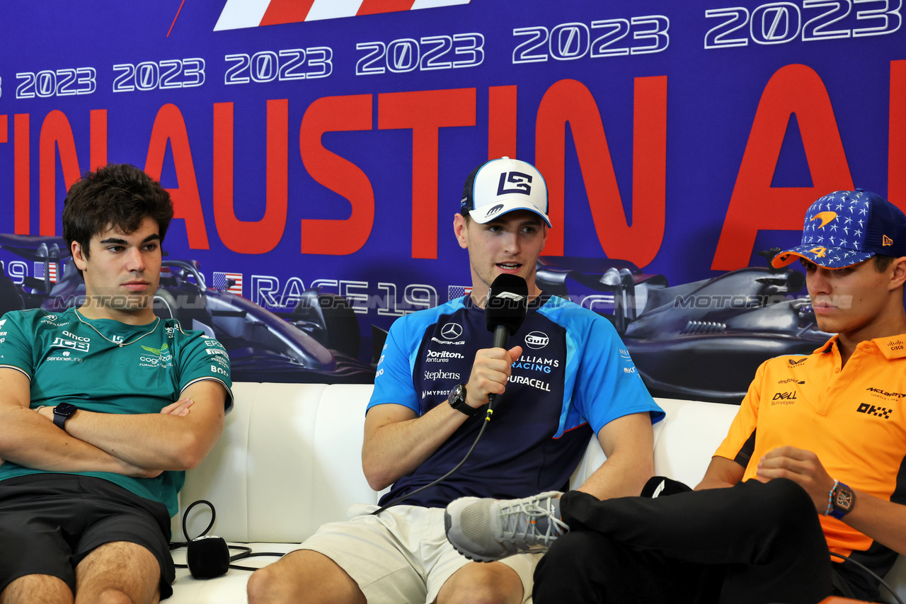 GP STATI UNITI, (L to R): Lance Stroll (CDN) Aston Martin F1 Team; Logan Sargeant (USA) Williams Racing; e Lando Norris (GBR) McLaren, in the FIA Press Conference.

19.10.2023. Formula 1 World Championship, Rd 19, United States Grand Prix, Austin, Texas, USA, Preparation Day.

- www.xpbimages.com, EMail: requests@xpbimages.com © Copyright: Bearne / XPB Images