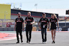 GP STATI UNITI, Zhou Guanyu (CHN) Alfa Romeo F1 Team walks the circuit with the team.
19.10.2023. Formula 1 World Championship, Rd 19, United States Grand Prix, Austin, Texas, USA, Preparation Day.
- www.xpbimages.com, EMail: requests@xpbimages.com © Copyright: Moy / XPB Images