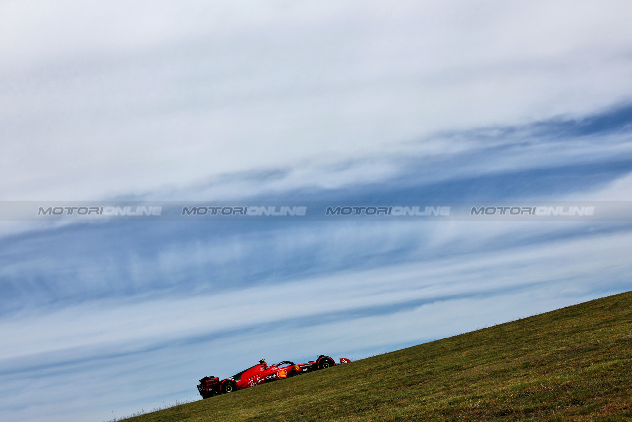 GP STATI UNITI, Carlos Sainz Jr (ESP) Ferrari SF-23.

21.10.2023. Formula 1 World Championship, Rd 19, United States Grand Prix, Austin, Texas, USA, Sprint Day.

 - www.xpbimages.com, EMail: requests@xpbimages.com © Copyright: Coates / XPB Images
